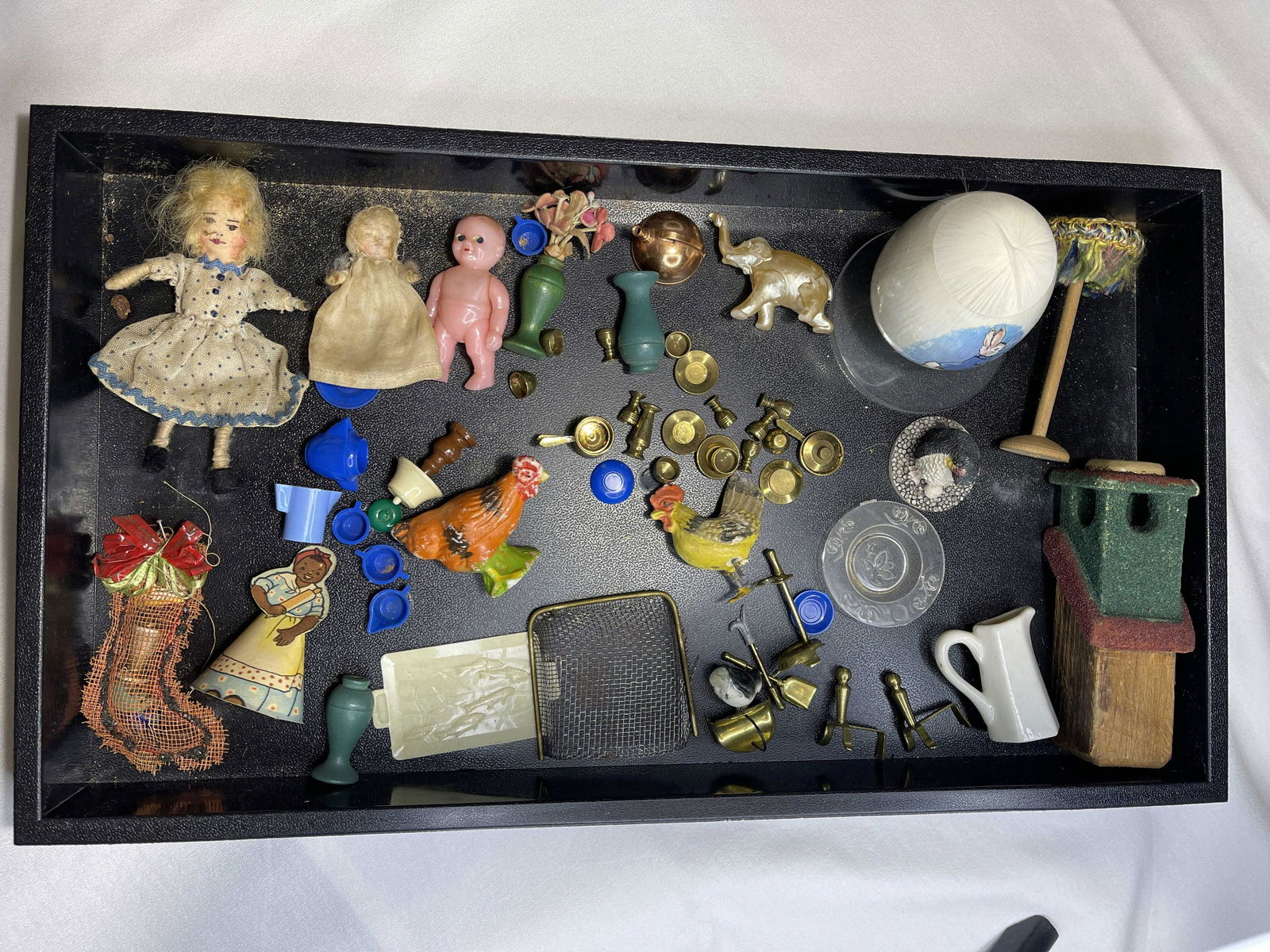 Assorted toys lot / Miniature brass dishware dolls and (1 of 6)