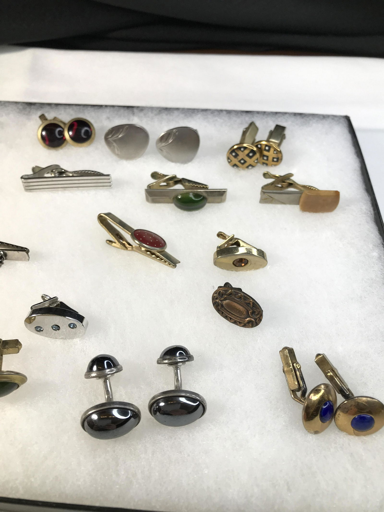 Assorted cuff links and tie clips KREMENTZ SWANK (1 of 6)