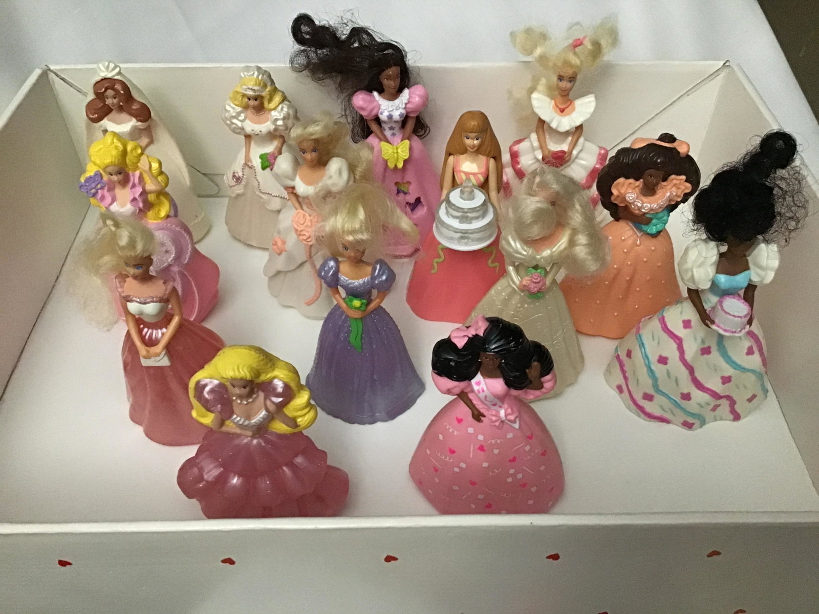 Barbie Minis All in Dresses 14 figures: 14 figures total Some are marked with a childâ€™s name on the bottom