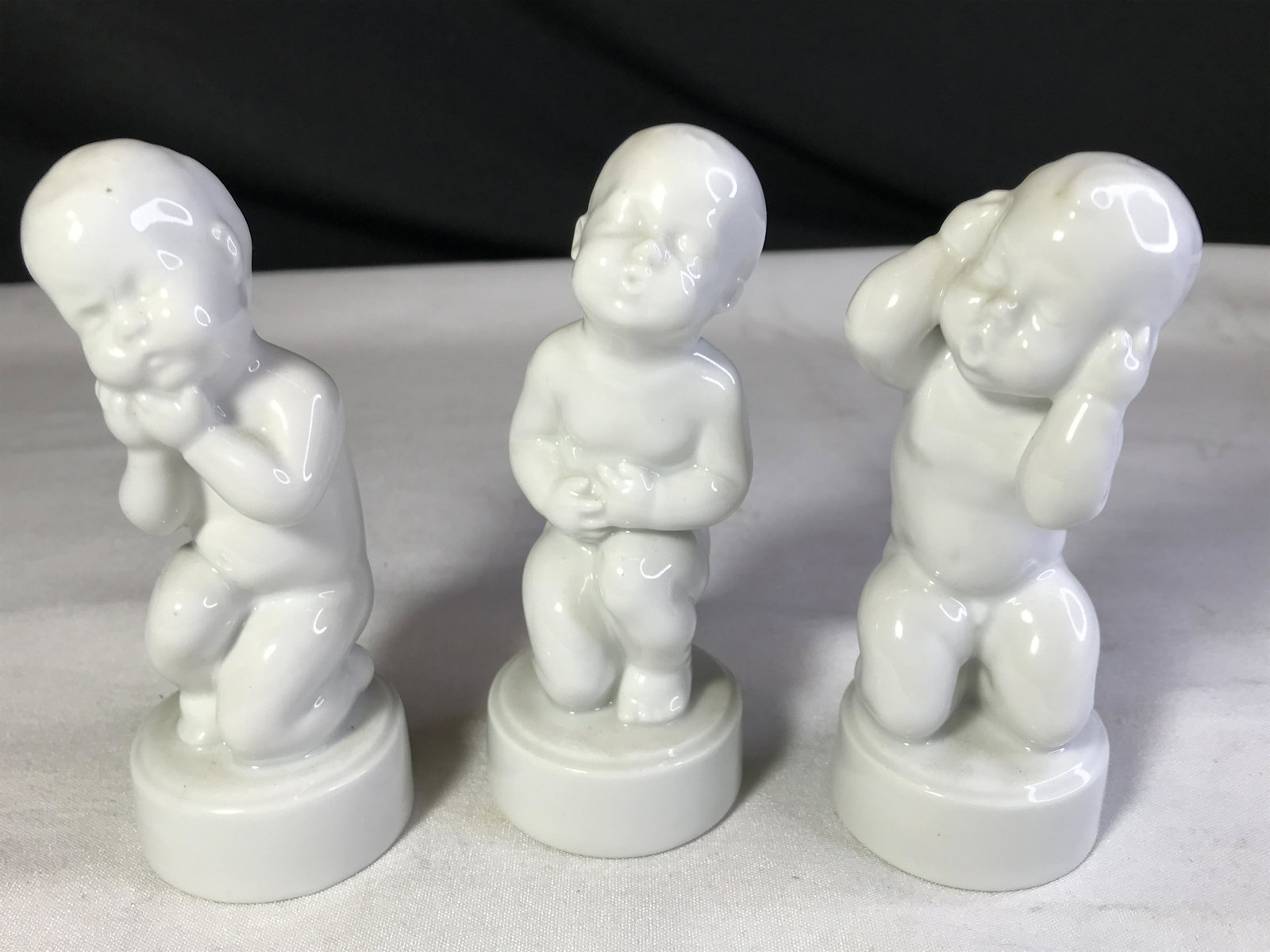 Lindhart Copenhagen Porcelain Figurines Three children (1 of 4)