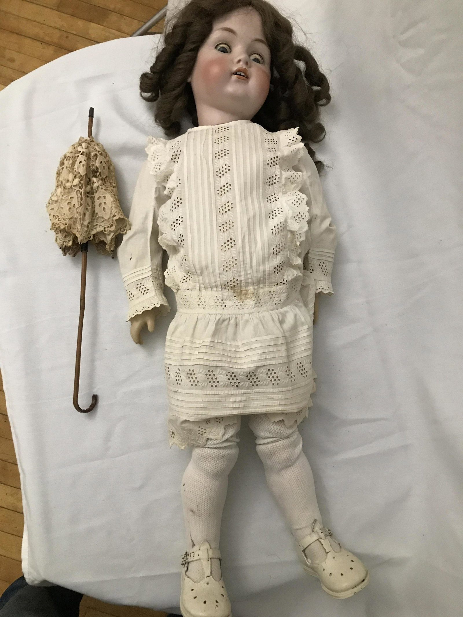 Victorian Porcelain Doll w/ working Eyes. (1 of 12)