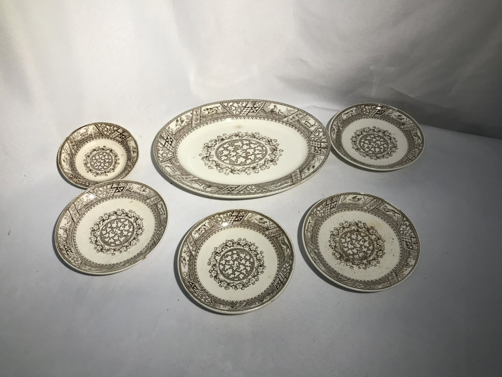 Wedgwood Melton Pattern Service Set Platter measures 11: Platter measures 11 inches long Plates measure 6 inches in diameter One plate has chip at the lip