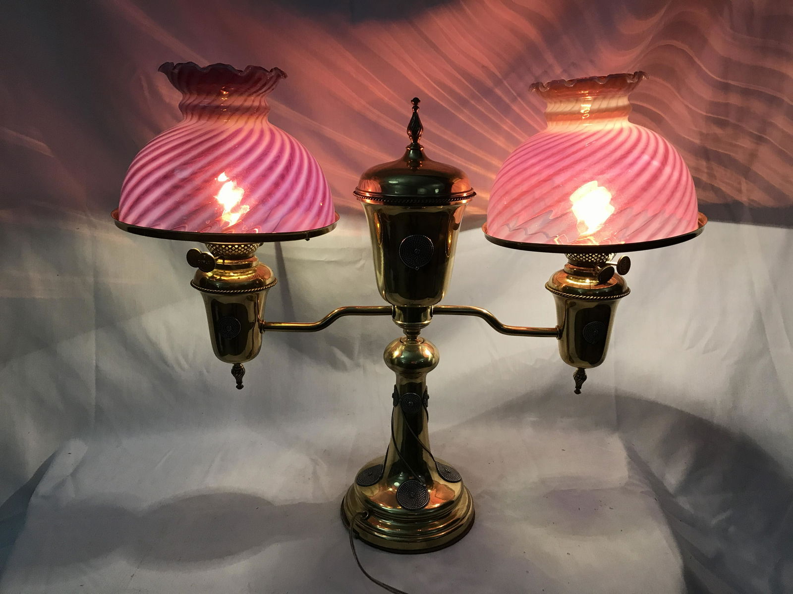 Swirl Cranberry Shade Duplex Student Lamp Measures 28 (1 of 8)