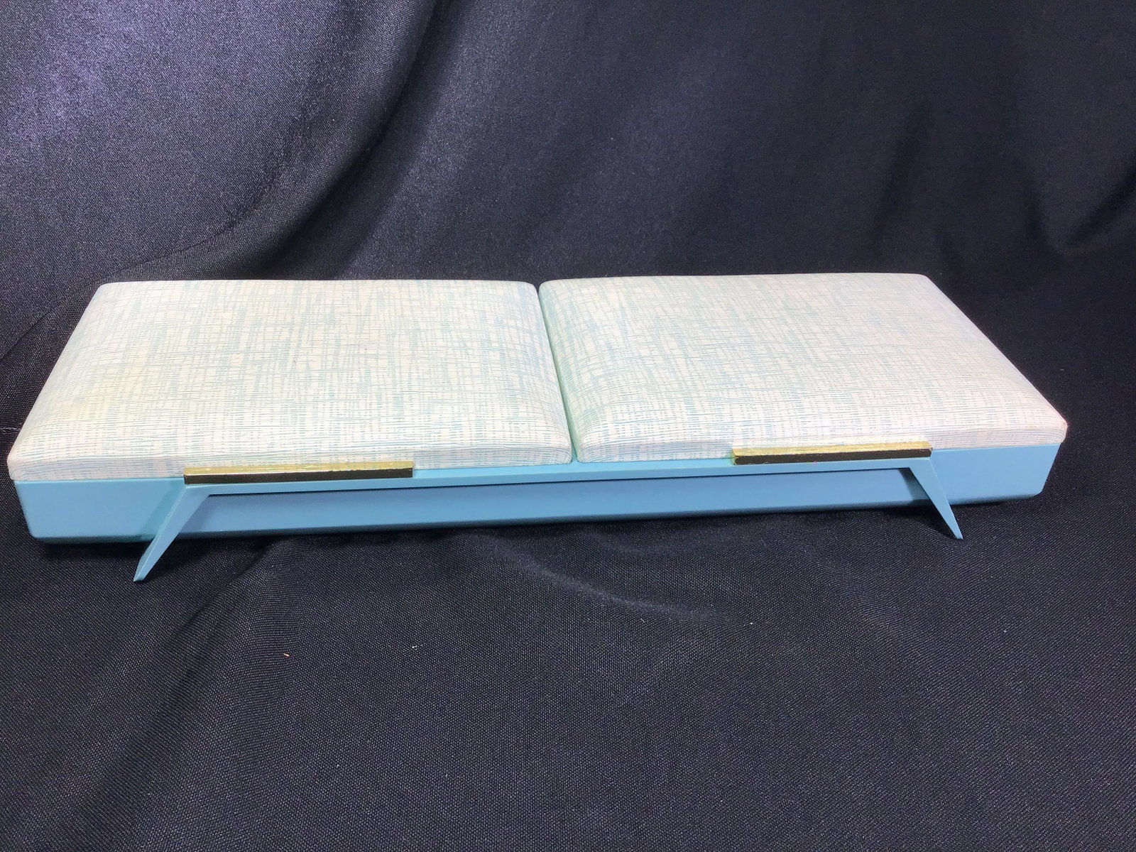 Farrington Retro Jewelry Box Measures 14 inches by 5: Measures 14 inches by 5 inches
