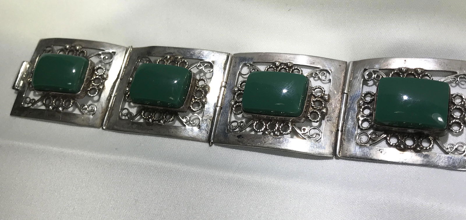 Taxco Mexican Green Onyx Bracelet signed . (1 of 9)