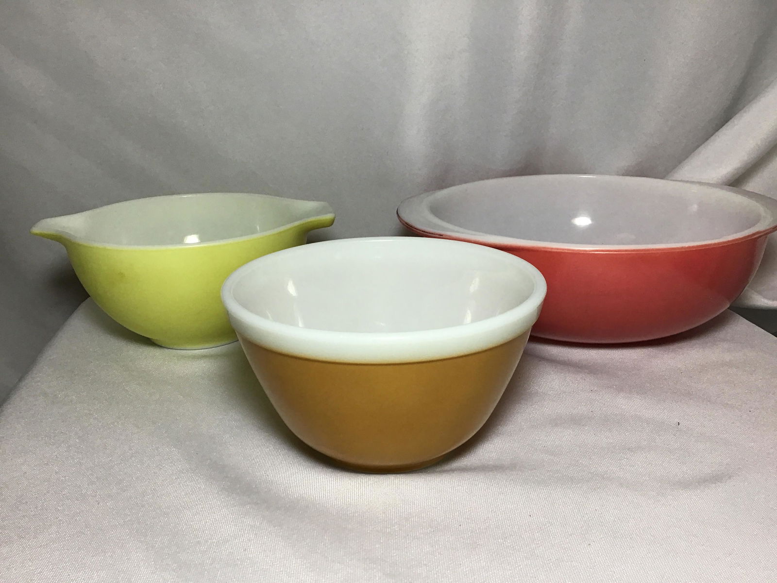 PYREX Bowls set of 3 Mauve bowl measures 10 inches (1 of 9)