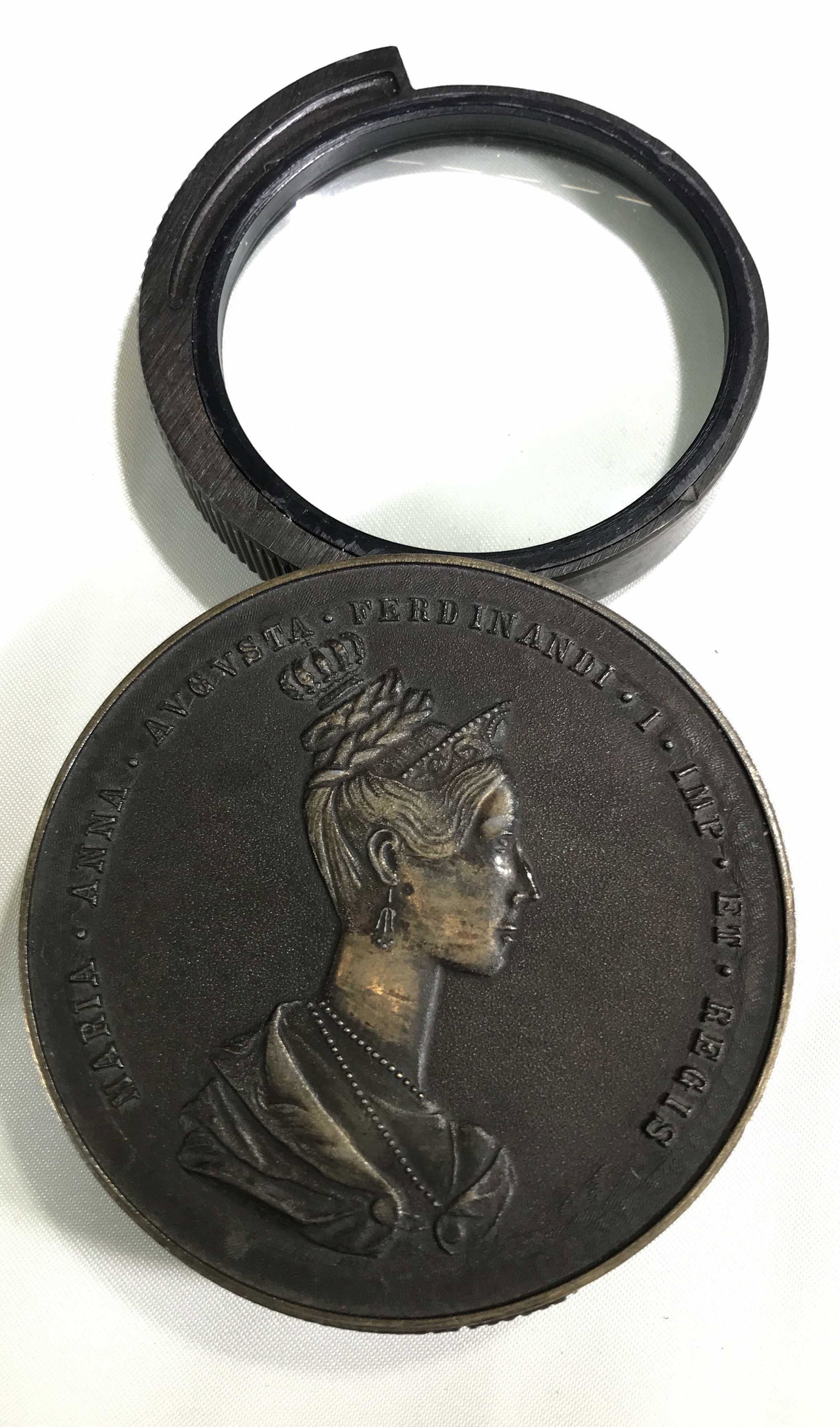 Vintage Magnifying Glass Measures 3 inches diameter: Measures 3 inches diameter