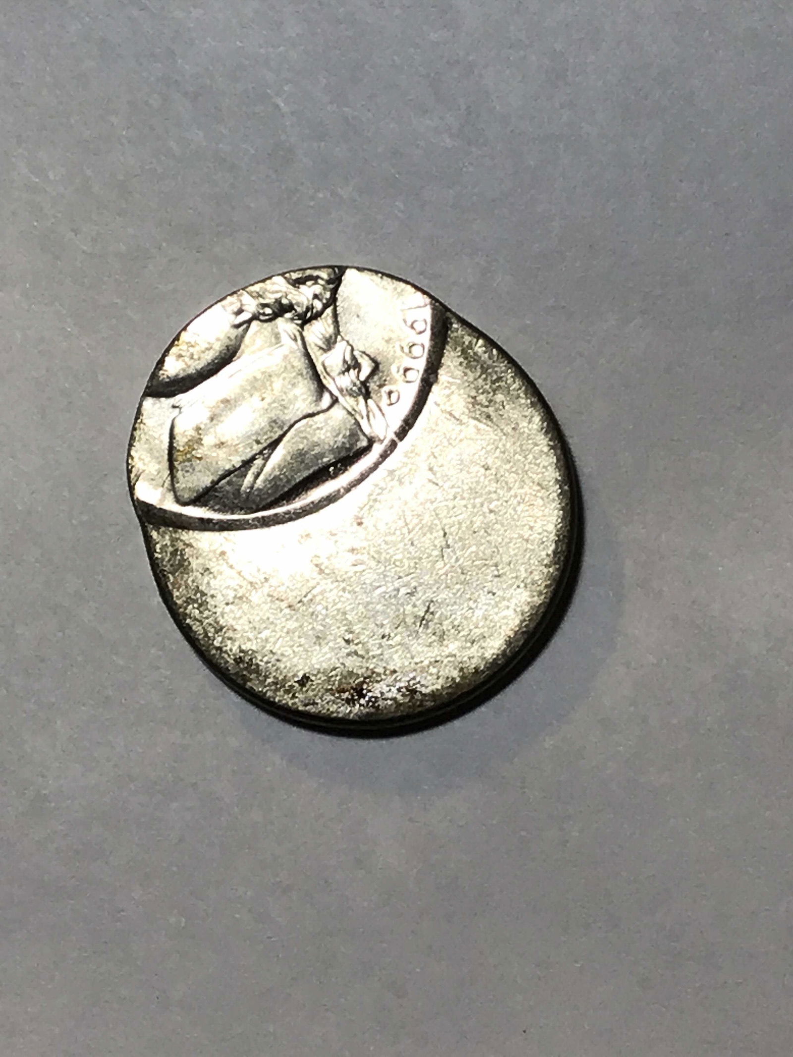 Split Planchet Error Nickel 1999 . (1 of 4)