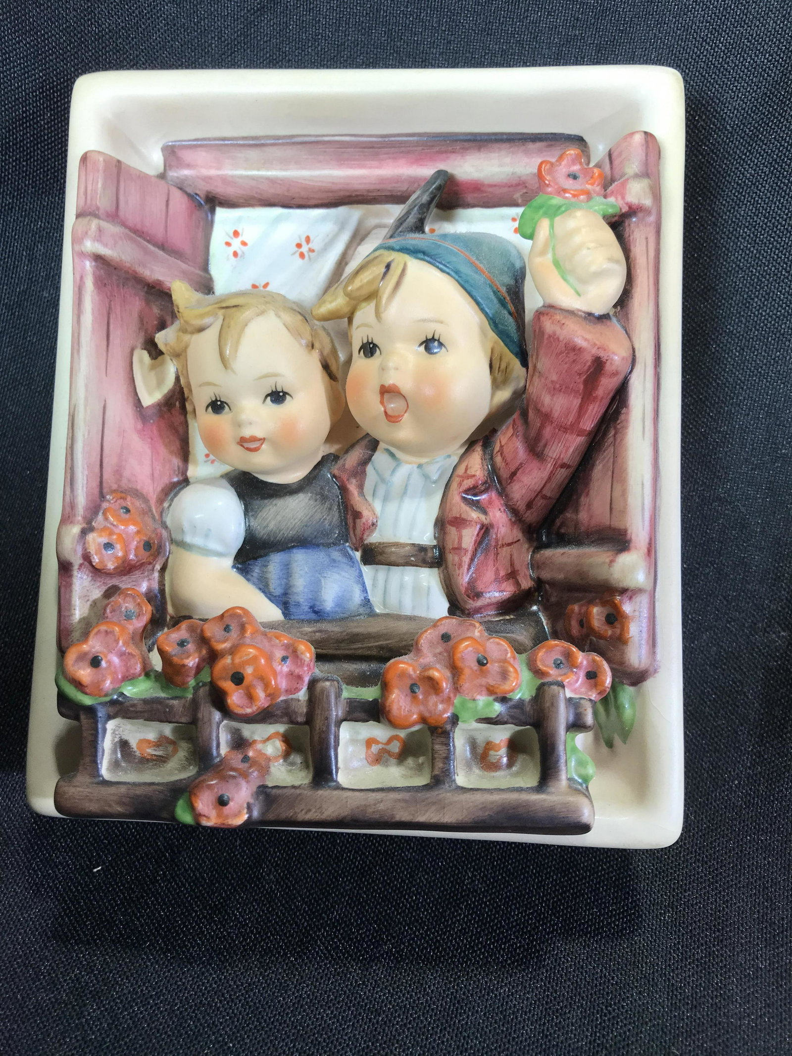 Vacation Time Hummel Plaque .: .
