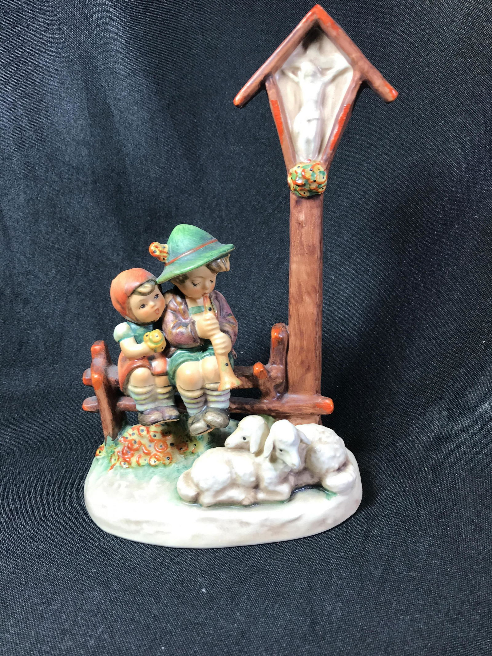 Hummel Goebel Figurine Wayside Devotion #28/II: #28/II