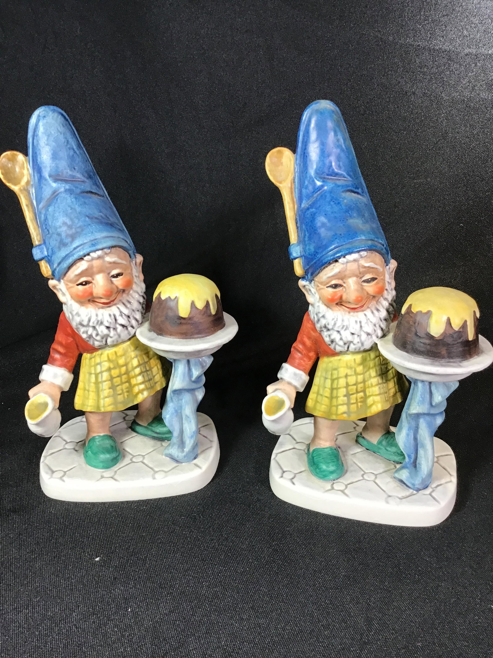 Plum the Pastry Chef Gnome Hummel Well 506: Well 506