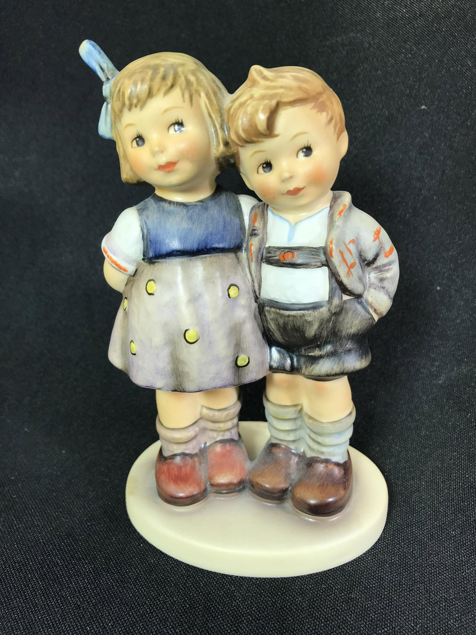 The Little Pair Hummel 449 .: .