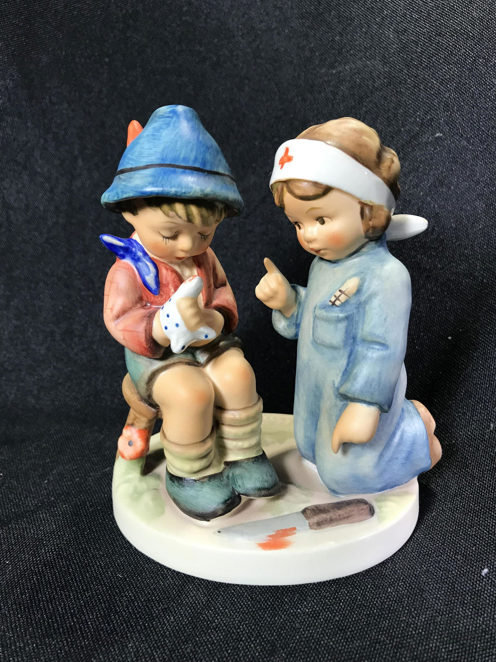 Little Nurse Goebel Hummel 376 .: .
