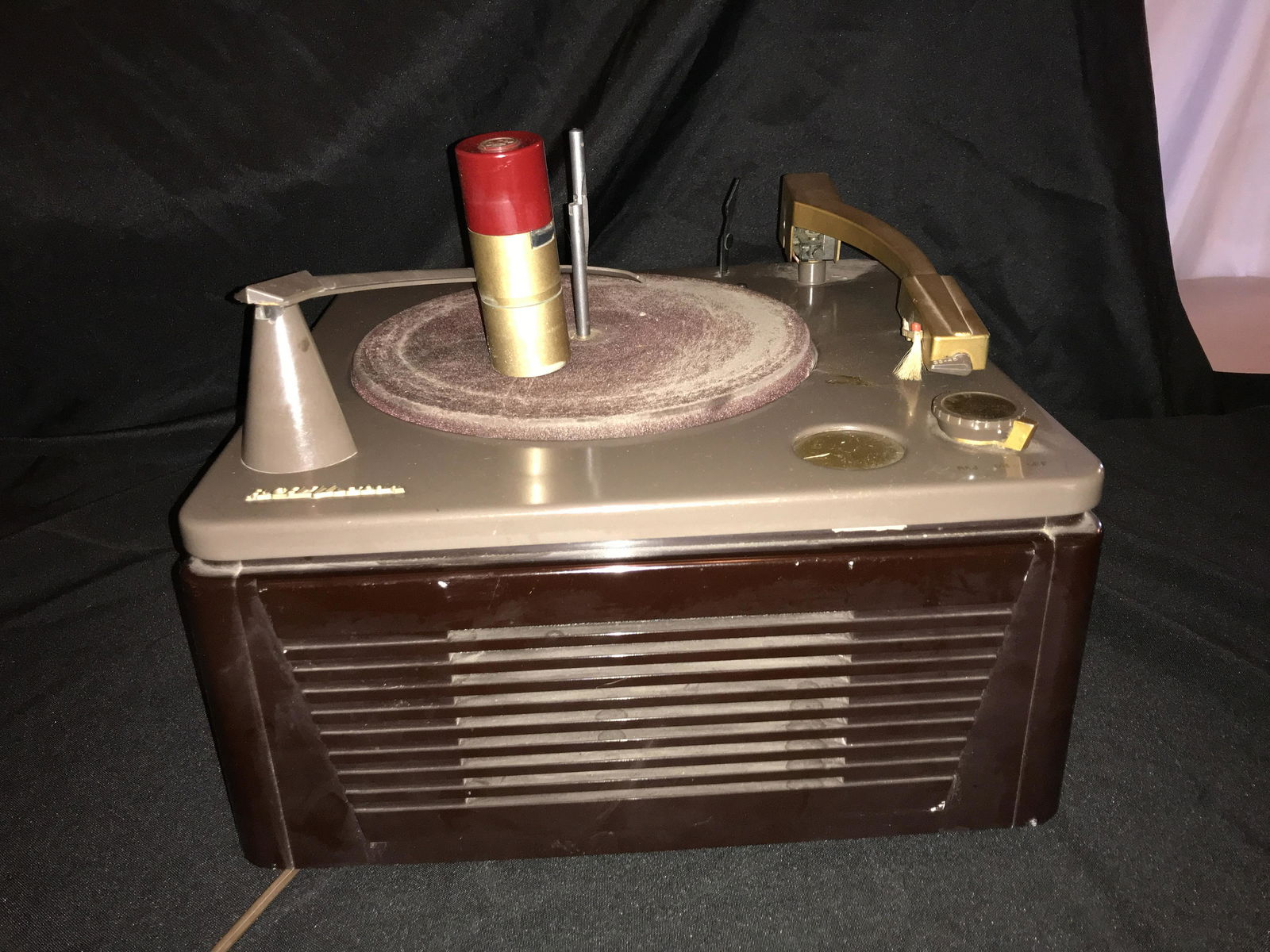 Vintage RCA Record Player Works, tuner hums!!! (1 of 8)