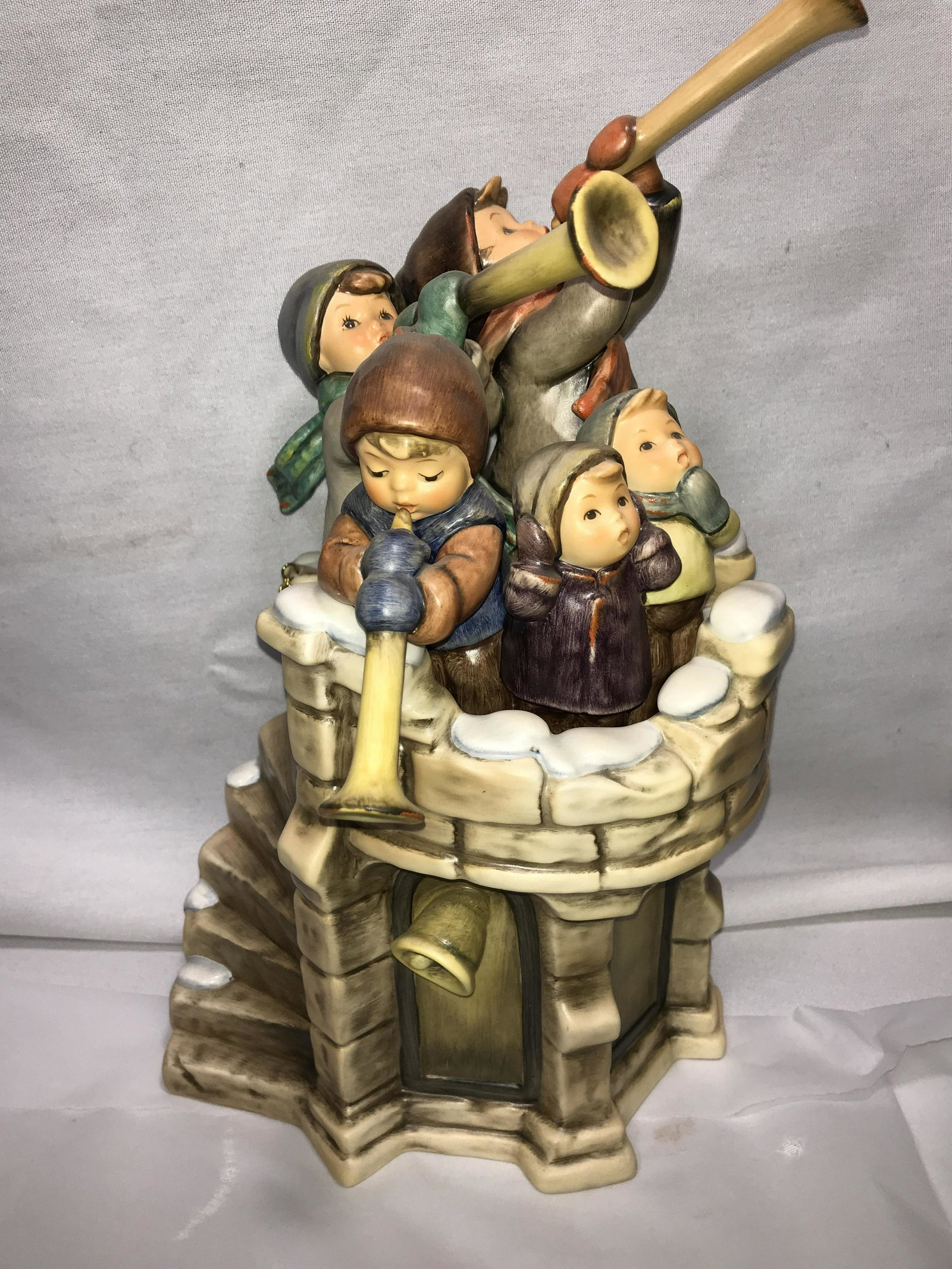 Fanfare Hummel 1999 Final Edition Goebel Hummel measures 11 inches tall: Goebel Hummel measures 11 inches tall