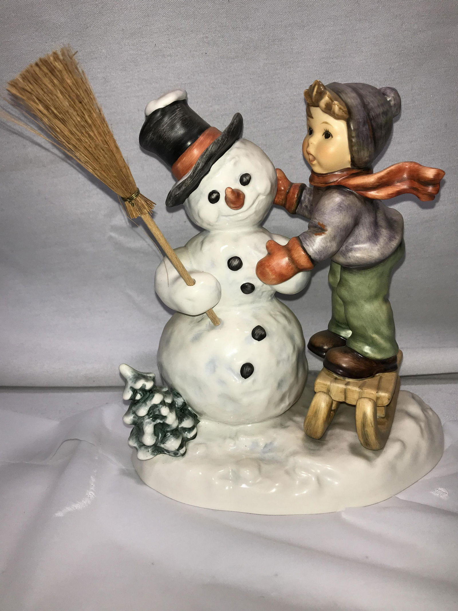 Making New Friends Hummel Goebel Hummel 2002 First Issue (1 of 9)