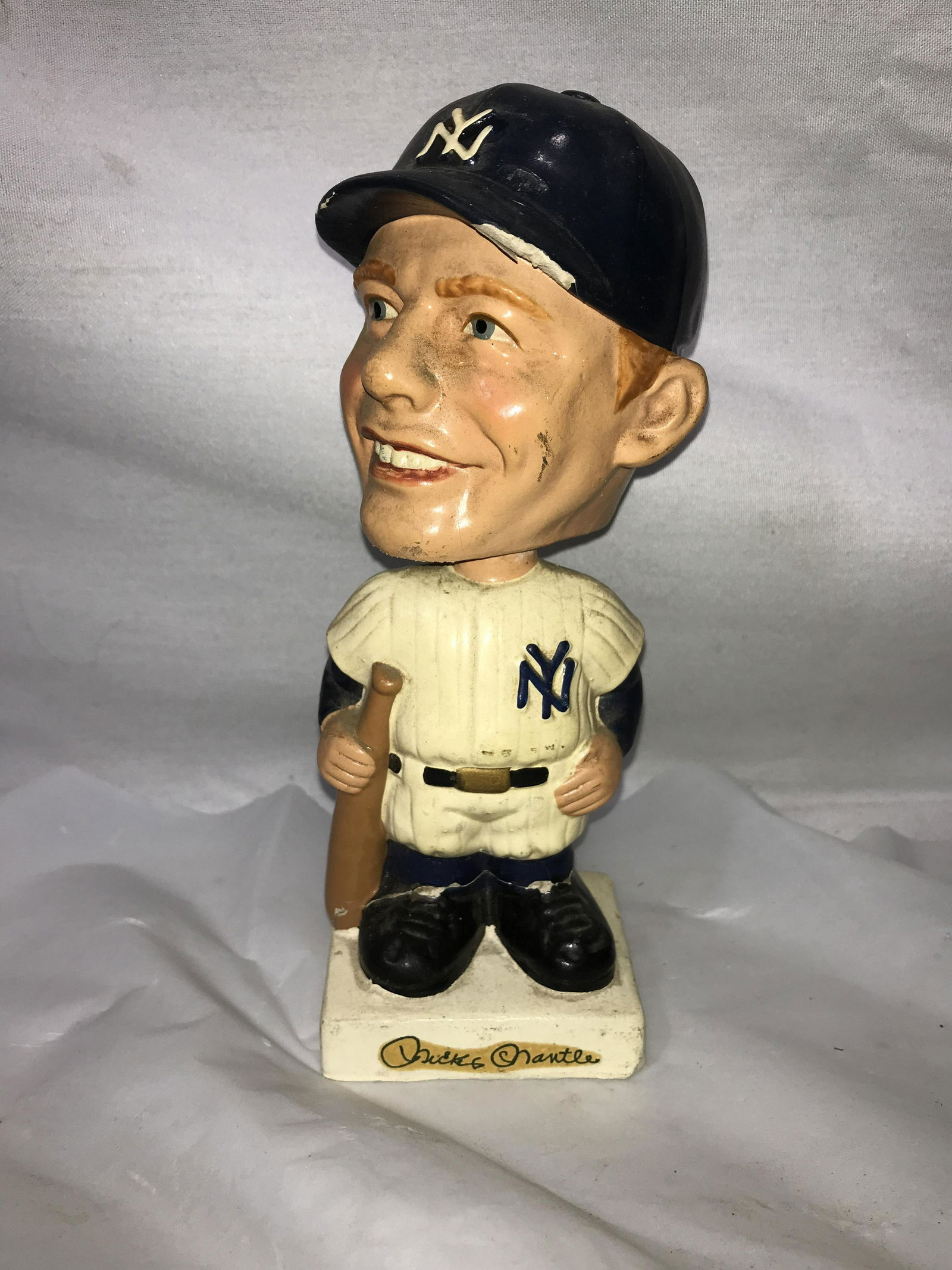 Vintage Mickey Mantle Nodder Measures 7.5 inches tall (1 of 9)