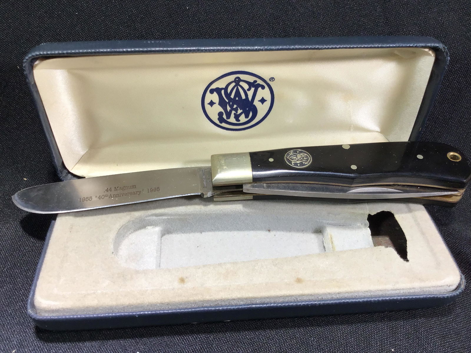 Smith & Wesson Anniversary Knife 40th Anniversary of .44 Magnum  In original case (1 of 11)