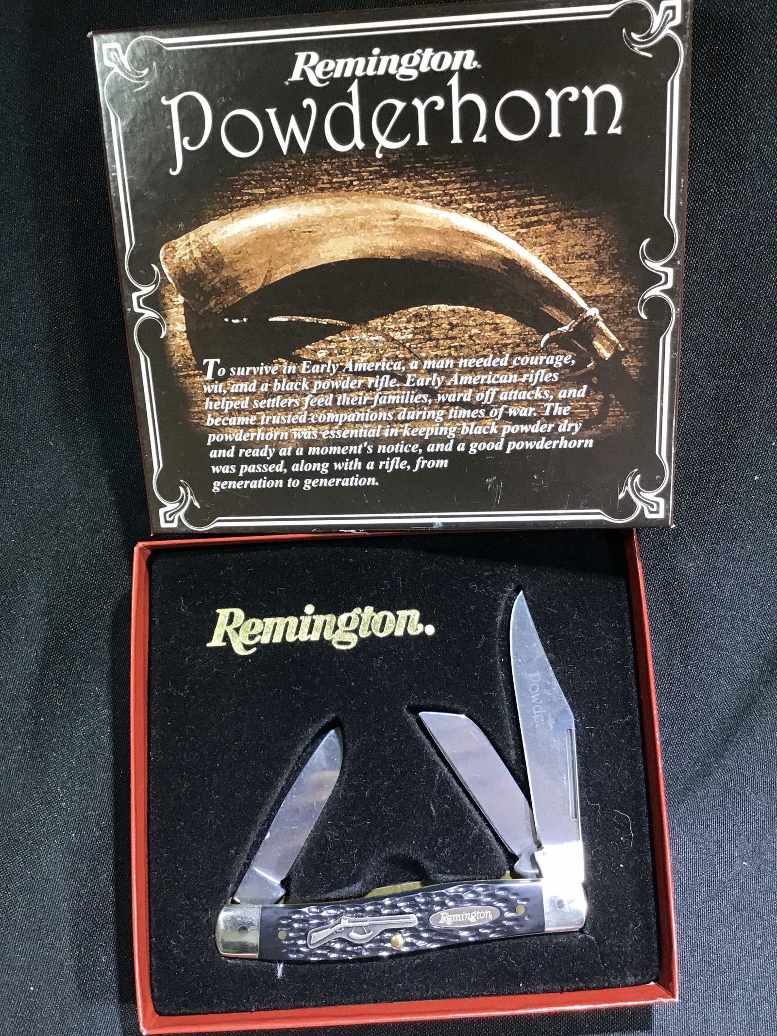 Remington Powderhorn Knife in org box .: .