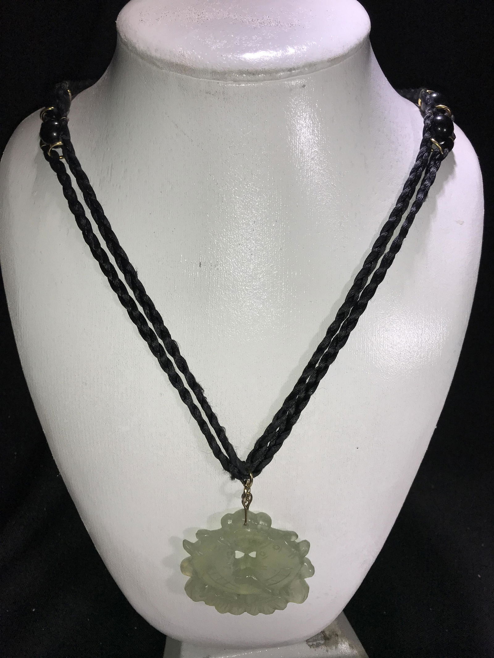 HOBE Jadeite Pendant Necklace . (1 of 8)