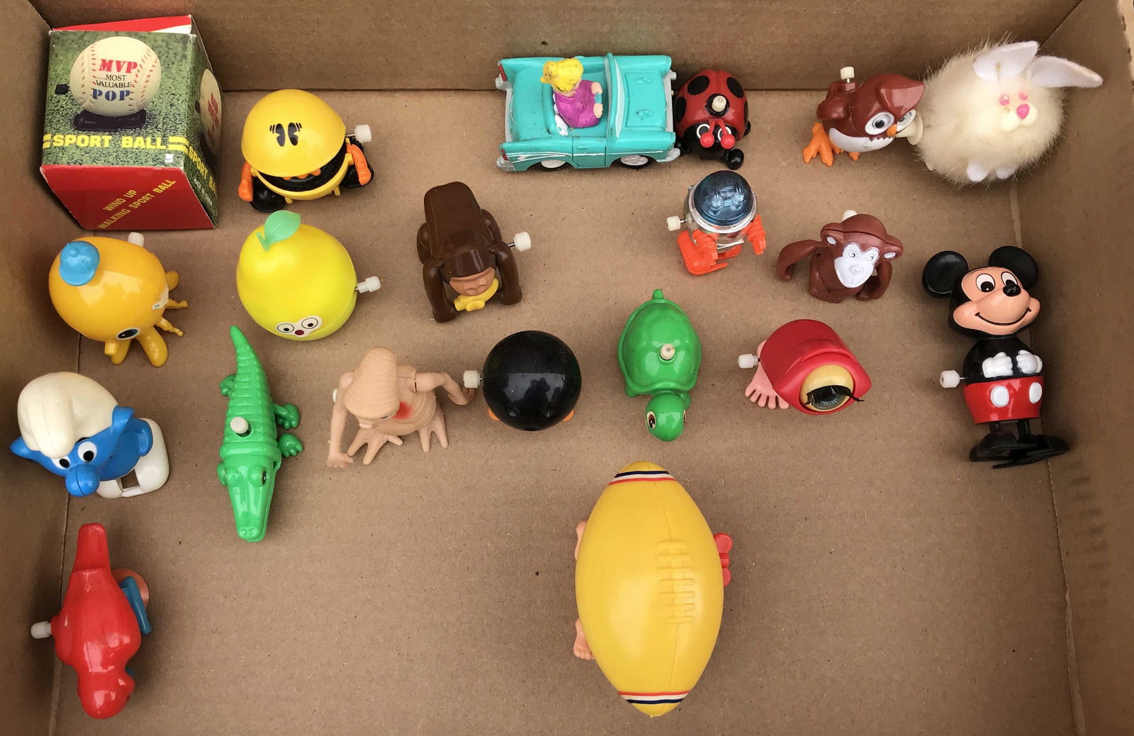 Vintage wind up toys tray lot wind up collection: wind up collection