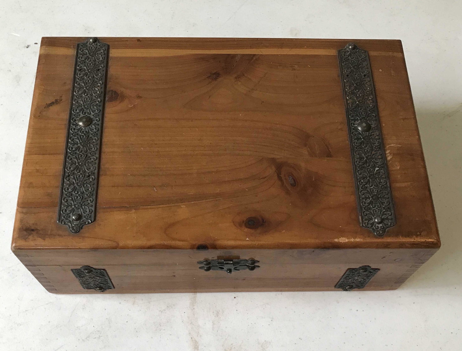 Vintage McGraw box co decorated box measures to be 12 inches long by 8 inches wide by 4 inches tall: be 12 inches long by 8 inches wide by 4 inches tall