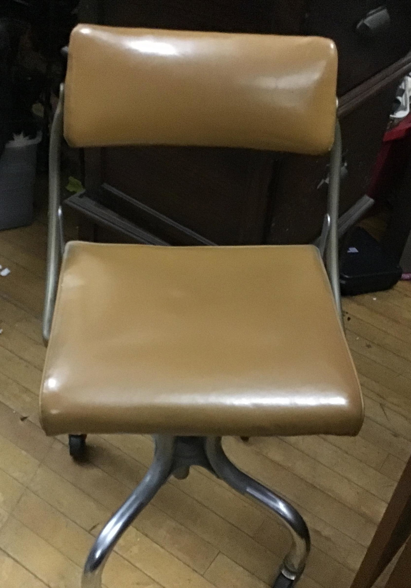 Domore Industrial Arts Office Chair Feet are chrome with casters: Feet are chrome with casters
