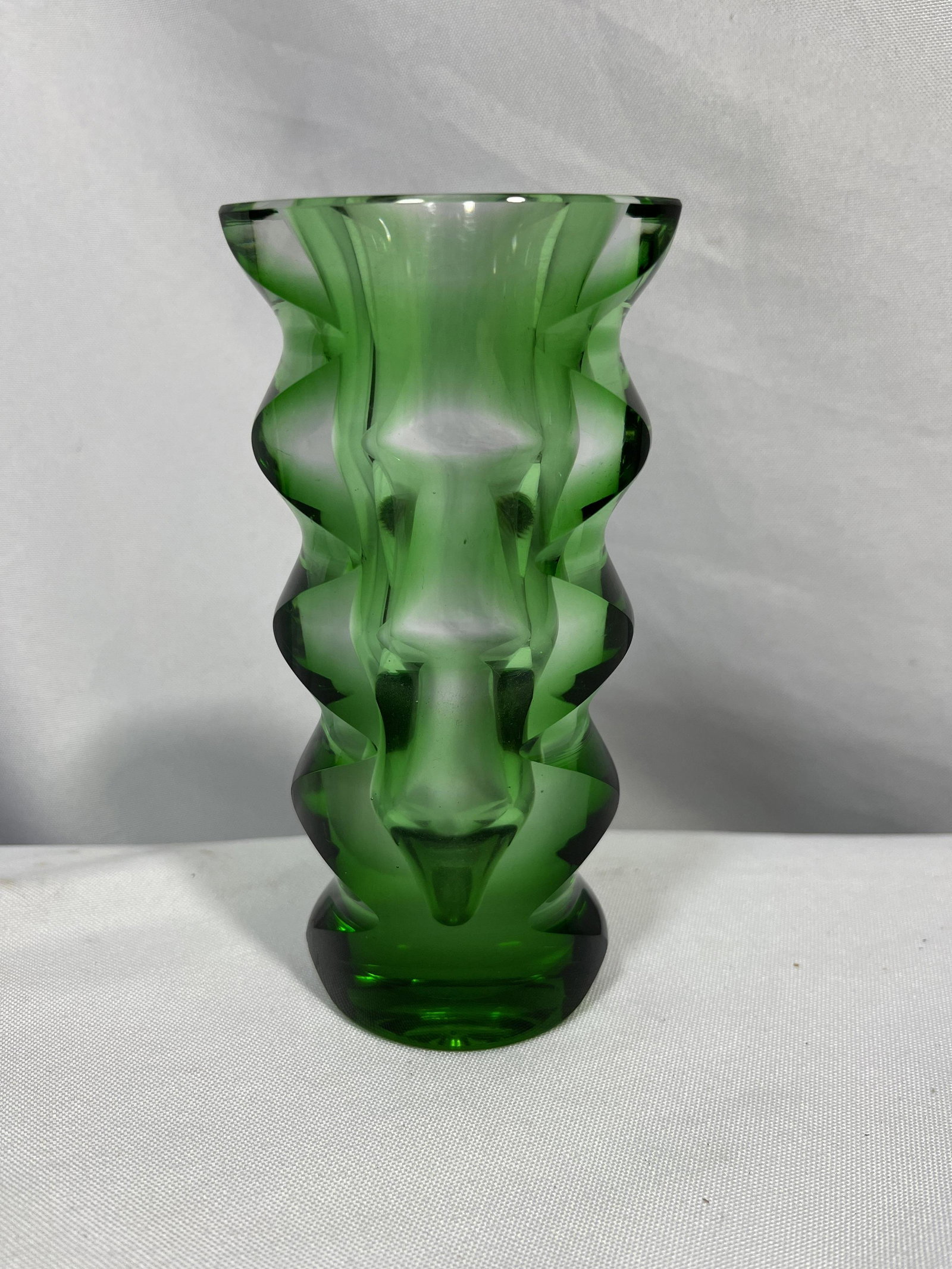 Contemporary Czechoslovakian Exdor Vase Measures 6 inches tall (1 of 5)