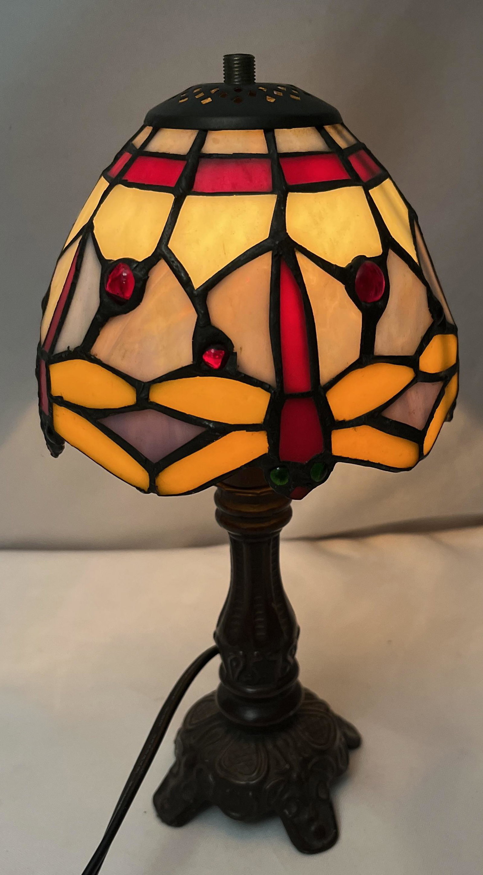 Leaded Glass Shade Lamp - Works! Measures 11 inches tall  Shade measures 5.5 inches diameter (1 of 7)