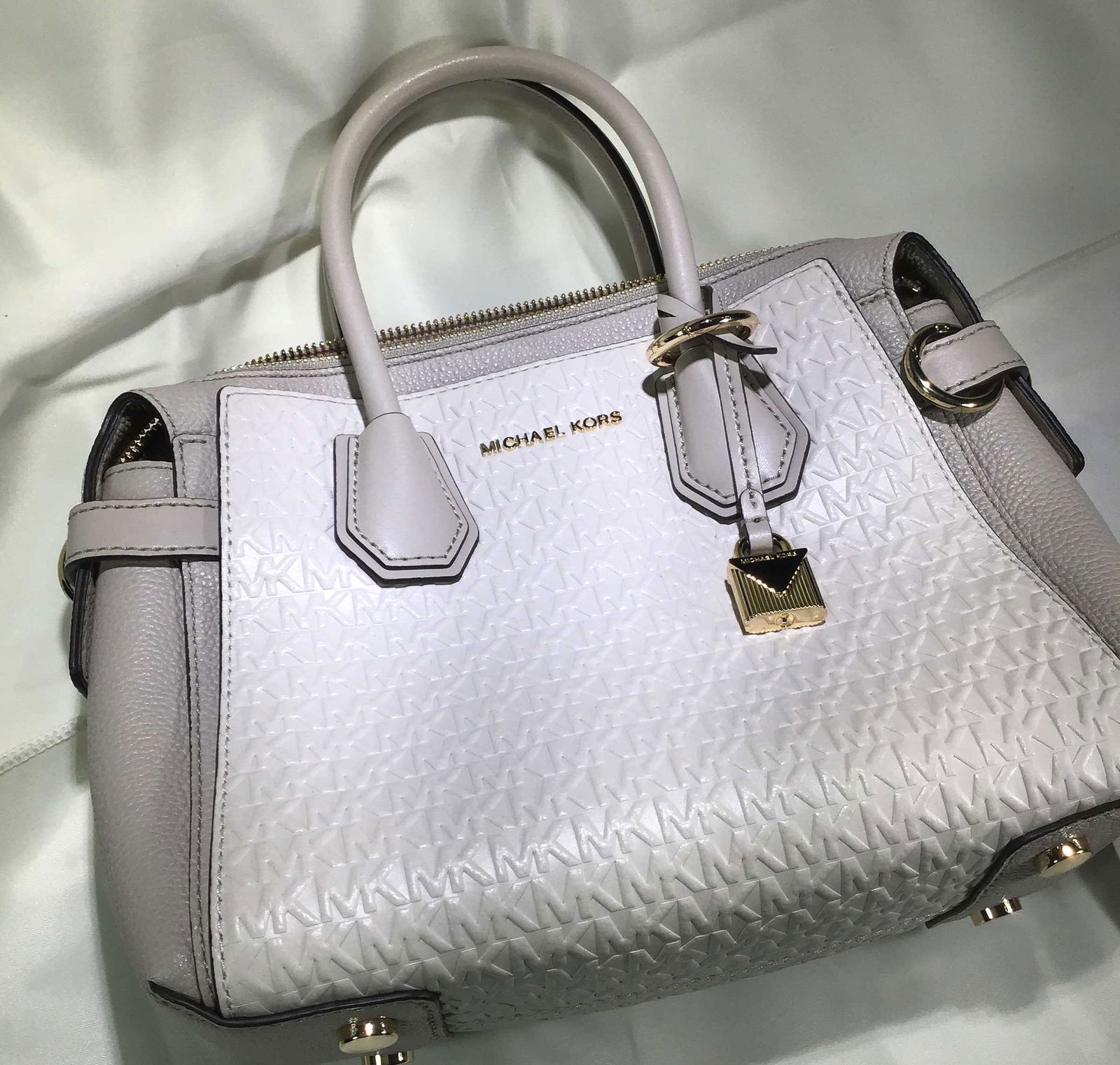 Michael Kors White/Cream Handbag w/ Logo .: .