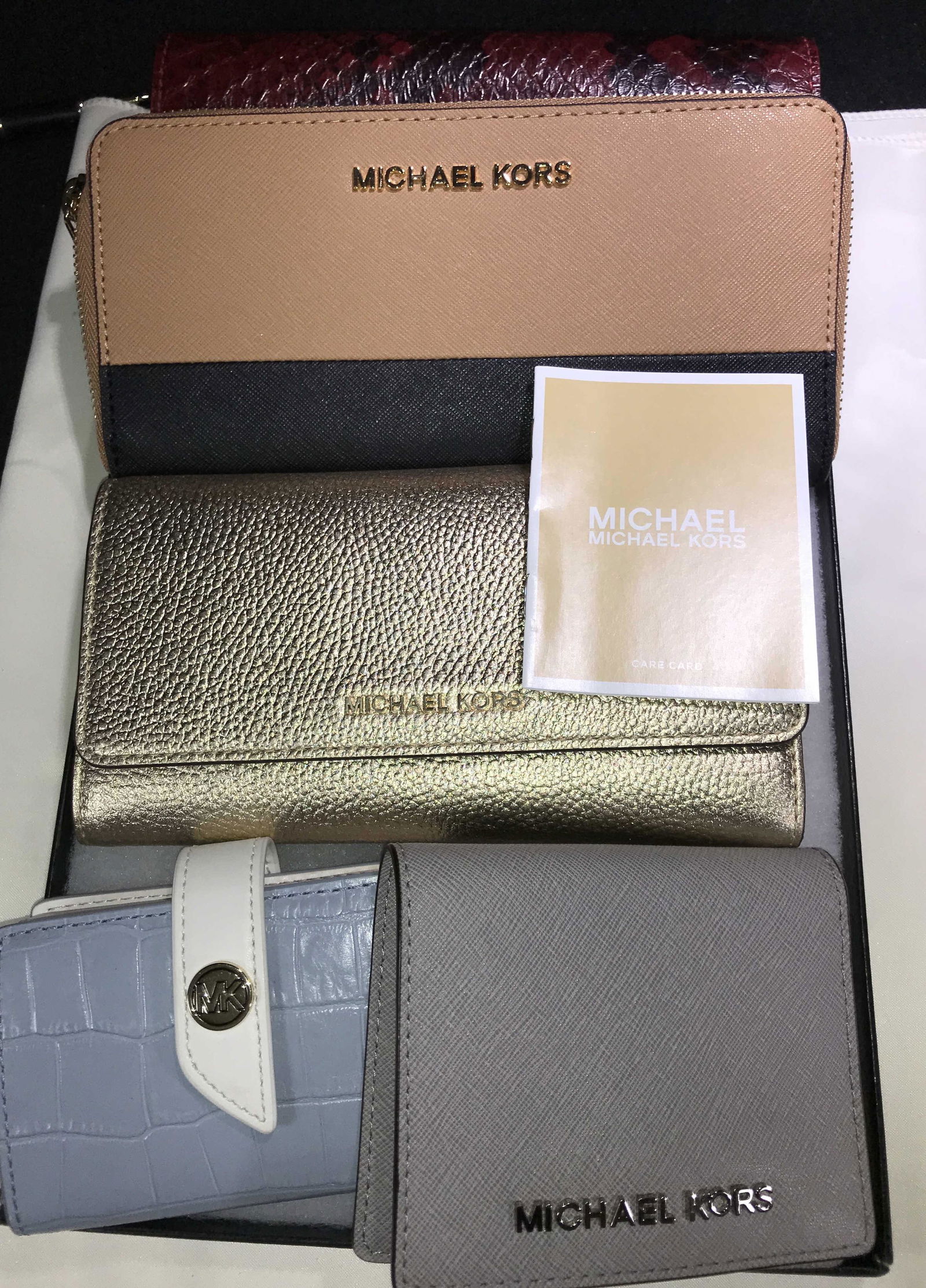 Michael Kors Accessories Collection Wallets (1 of 7)