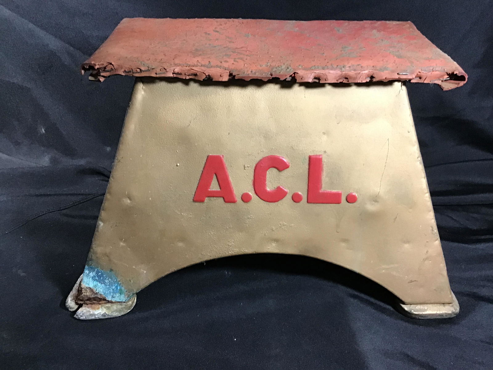 Machine ACL  Metal Stool , rubber Layer top,How does 18 inches across height is 11 inches depth is (1 of 8)