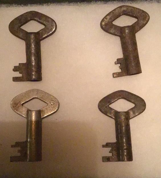 4 Railroad Keys . (1 of 4)