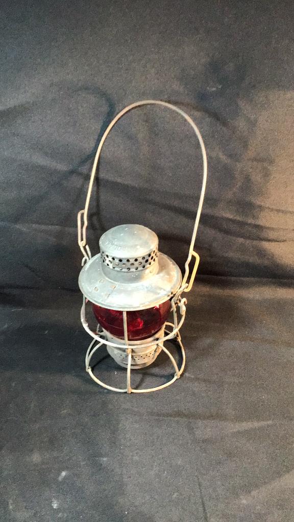 Vintage N.Y.C.S. Railroad Lantern w/  red lens . (1 of 5)