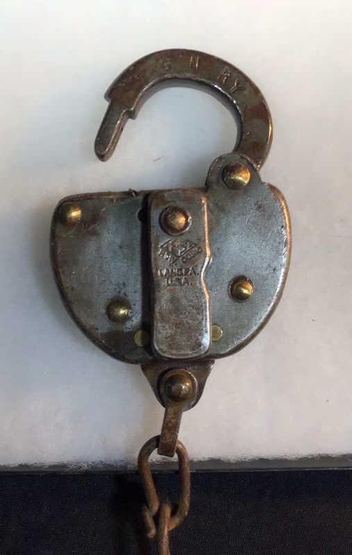 Vintage G N Railroad Padlock . (1 of 5)