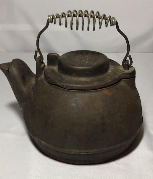 Vintage Wagner Ware Cast Iron Teapot . (1 of 6)