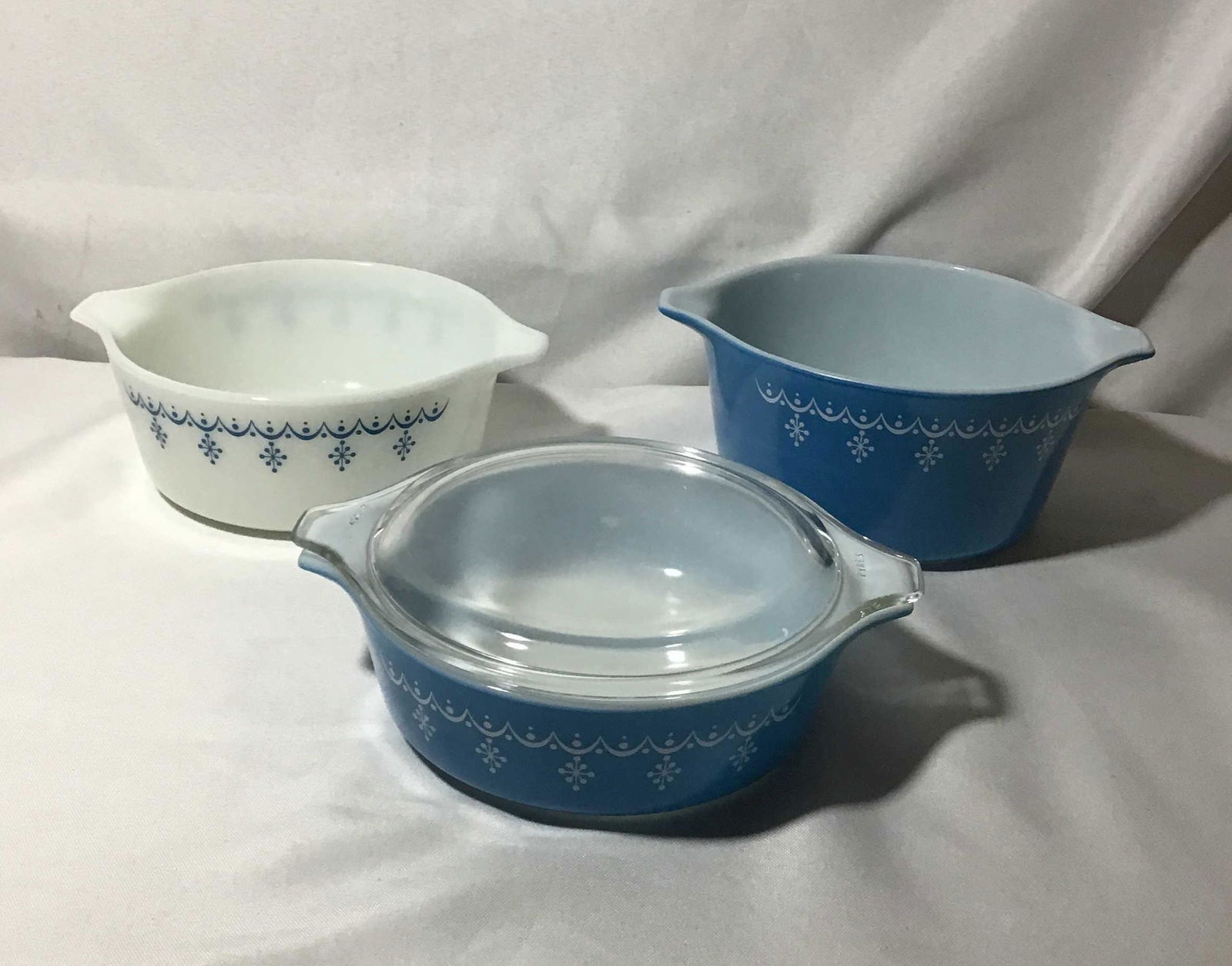 Pyrex 3 Bowl Set .Found another lid! (1 of 5)