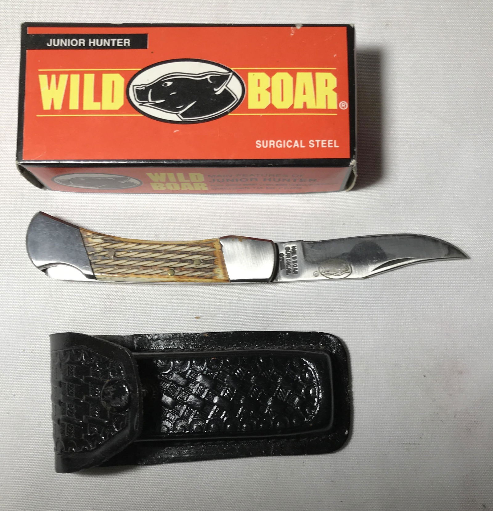 Wild Boar Pocket Knife with leather pouch In org box (1 of 2)