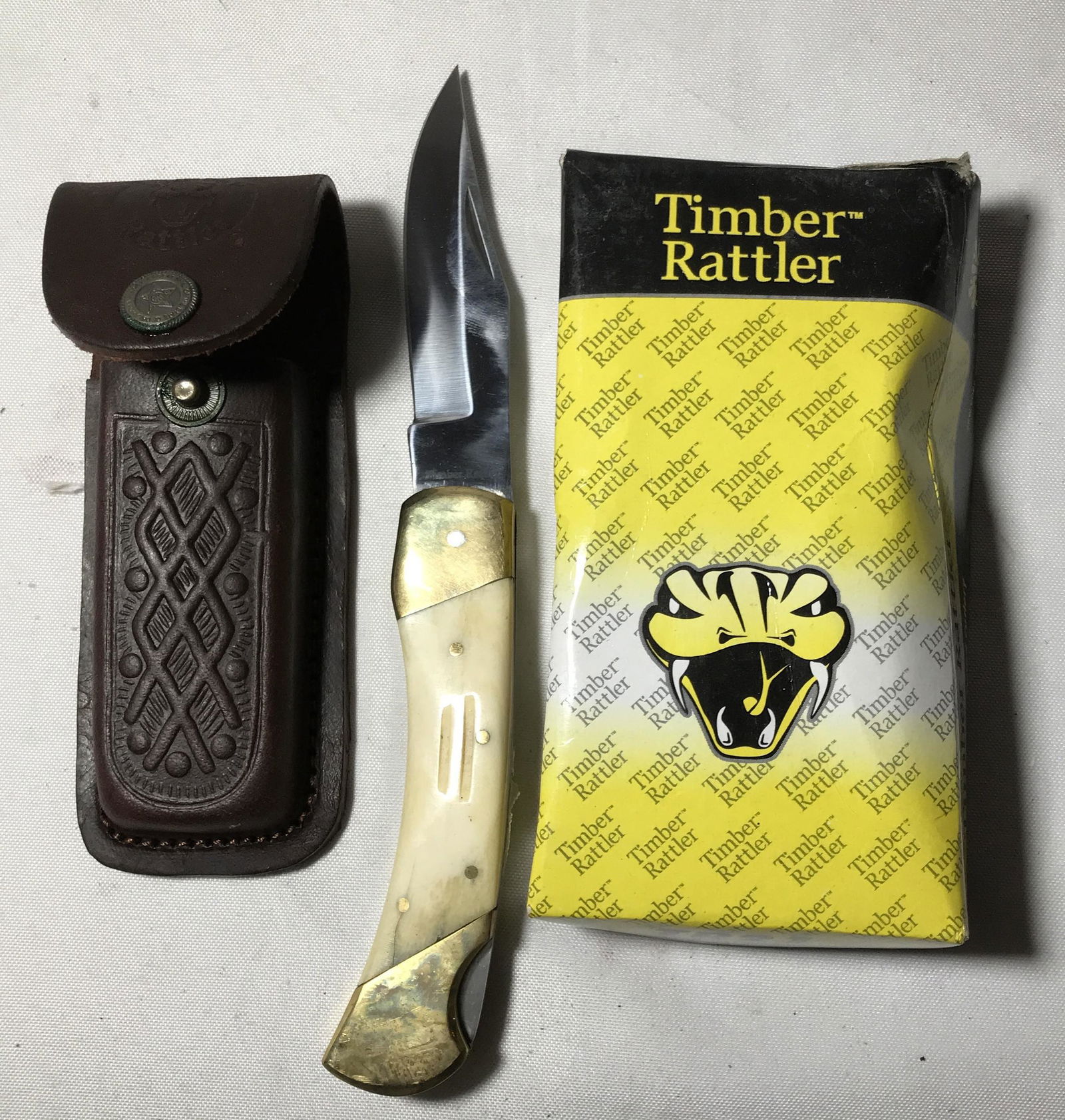 Timber Rattler 4 inch pocket knife w/ Sheath in org box (1 of 2)