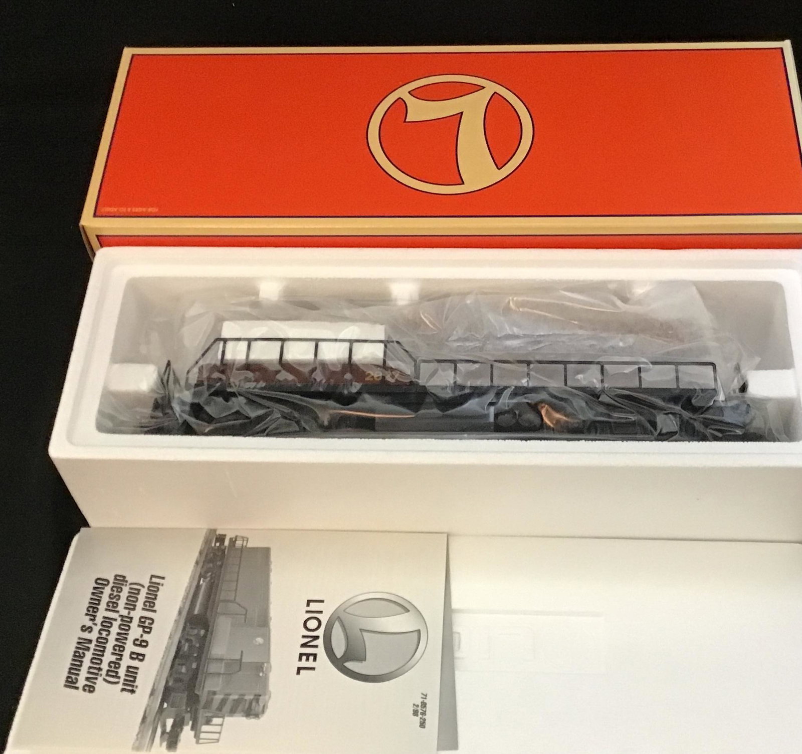 Lionel O Scale Pennsylvania GP-9 Locomotive Non Powered B-Unit 6-18580 (1 of 3)