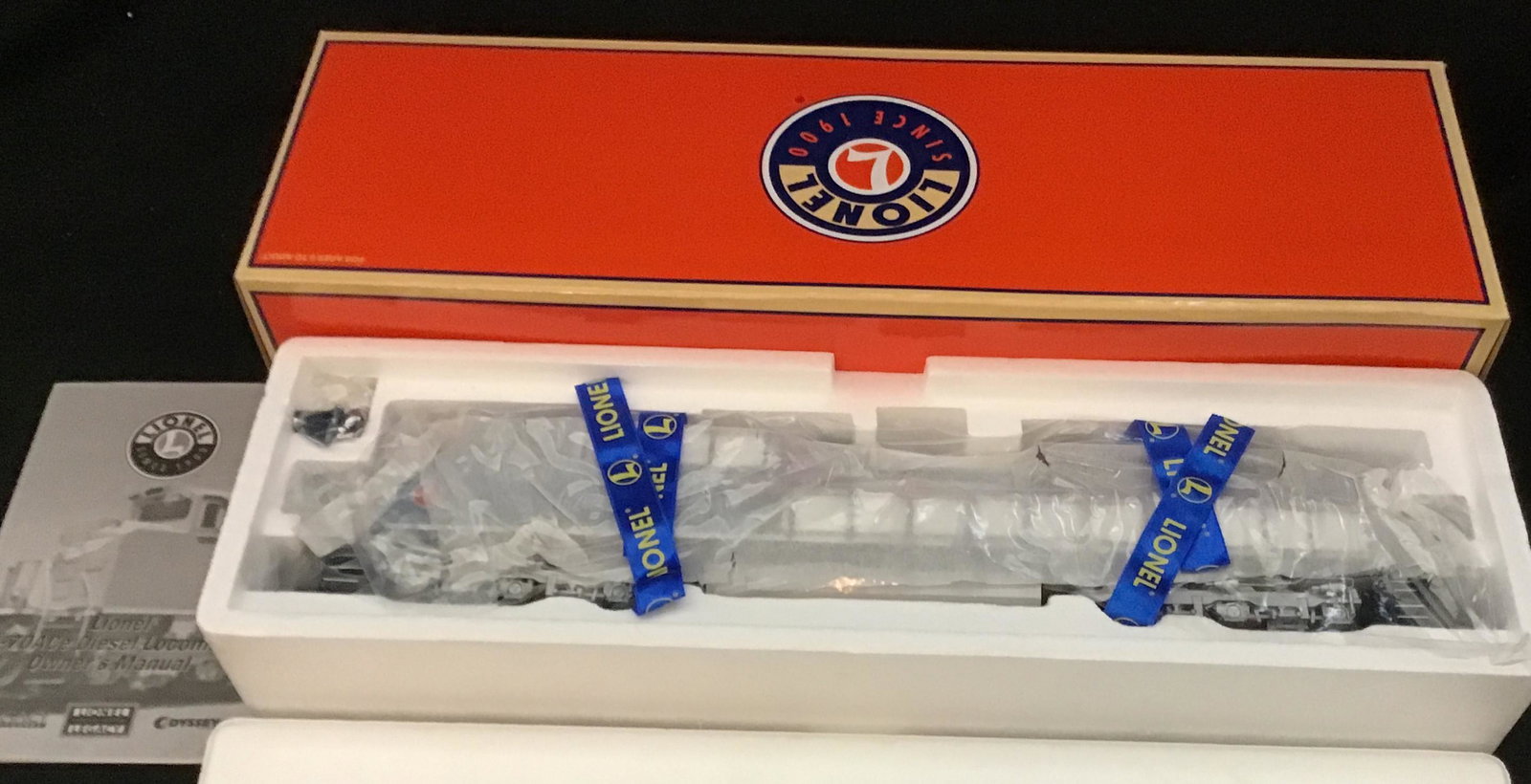 Lionel O Scale Union Pacific Heritage Missouri Pacific SD-70ACe Diesel Locomotive Engine 6-28261 (1 of 4)