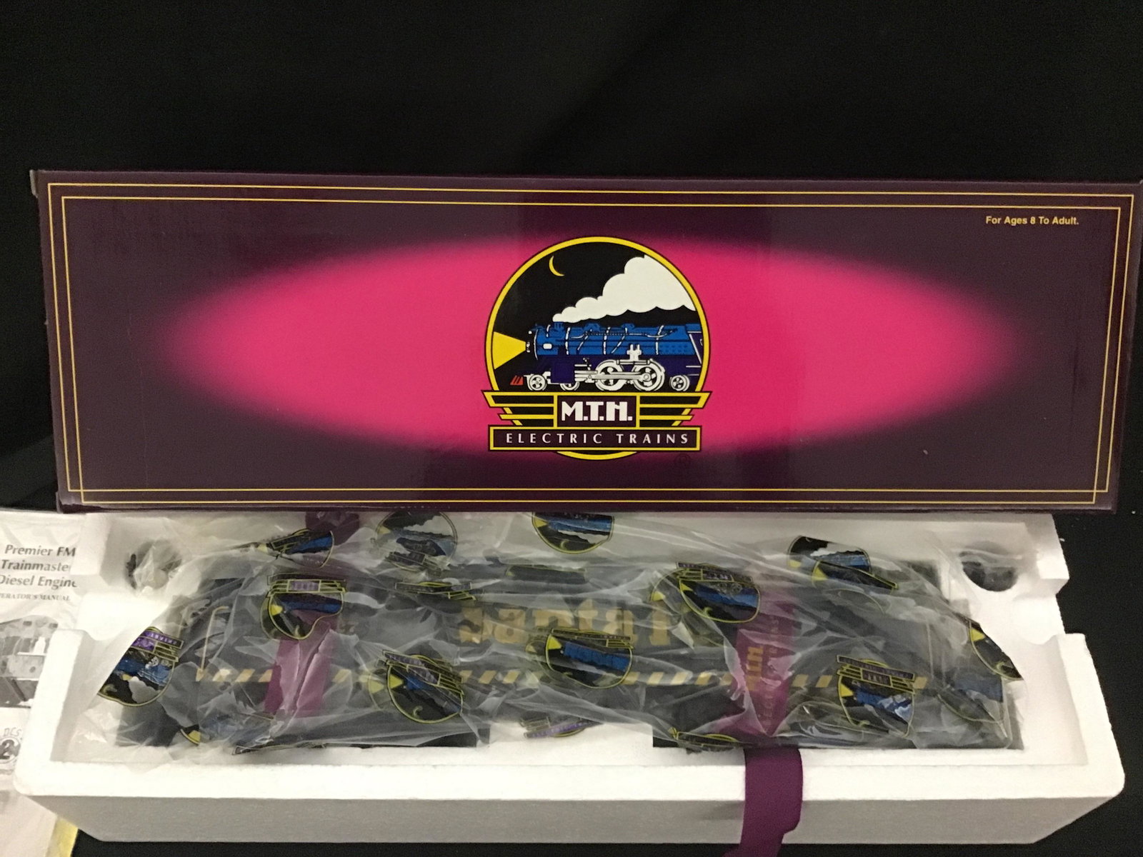 MTH Electric Trains O Scale FM Trainmaster Diesel Engine Santa Fe Locomotive 2827 20-2352-1 Open Box (1 of 4)