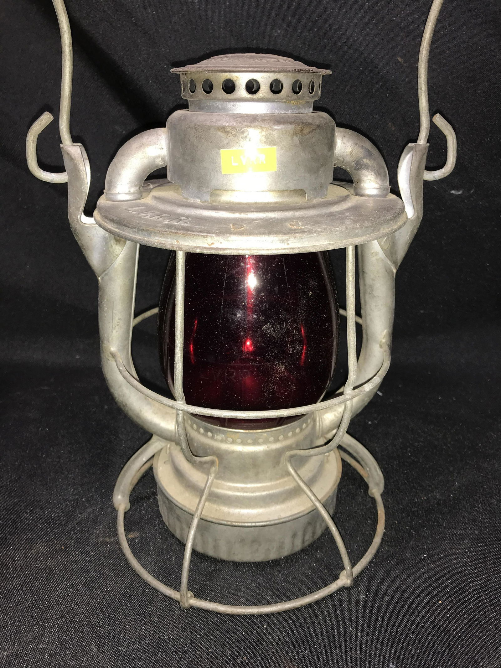 LVRR Lantern w/ red shade Lehigh Valley Railroad (1 of 7)