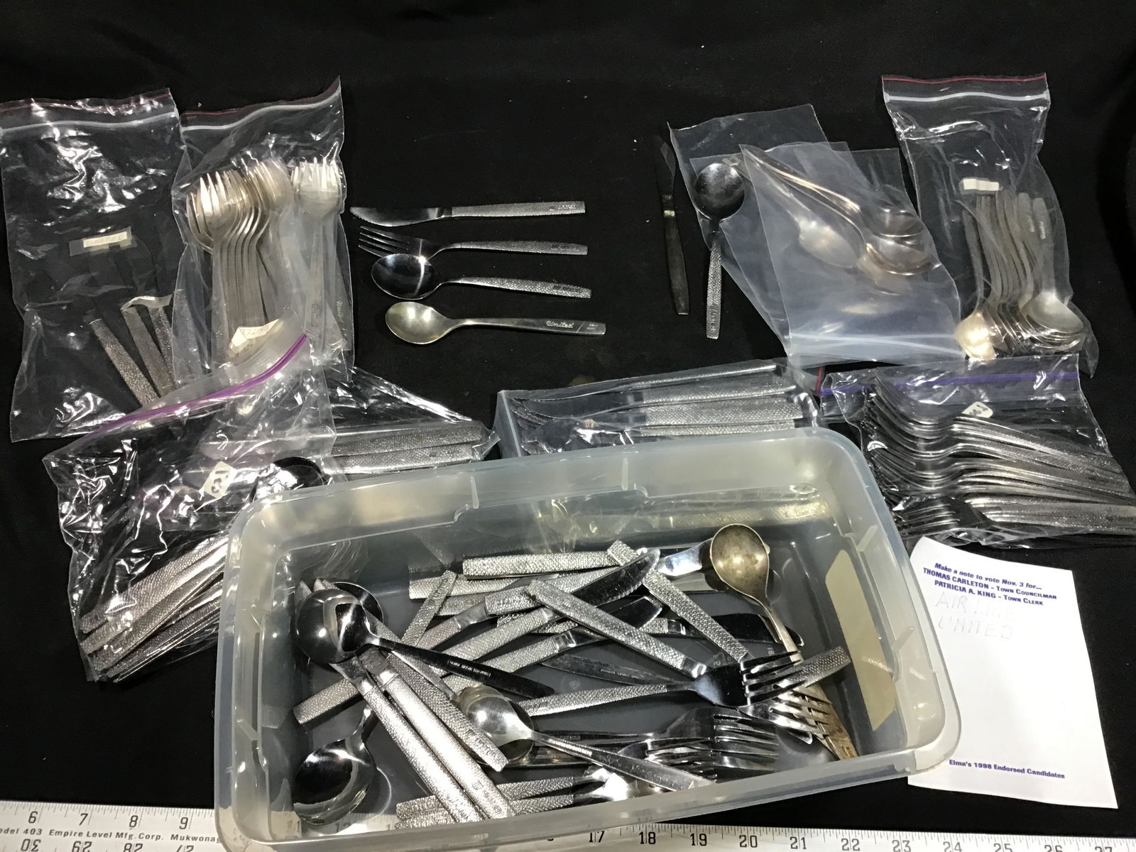 United Airline Flatware Collection 100+ pieces (1 of 10)