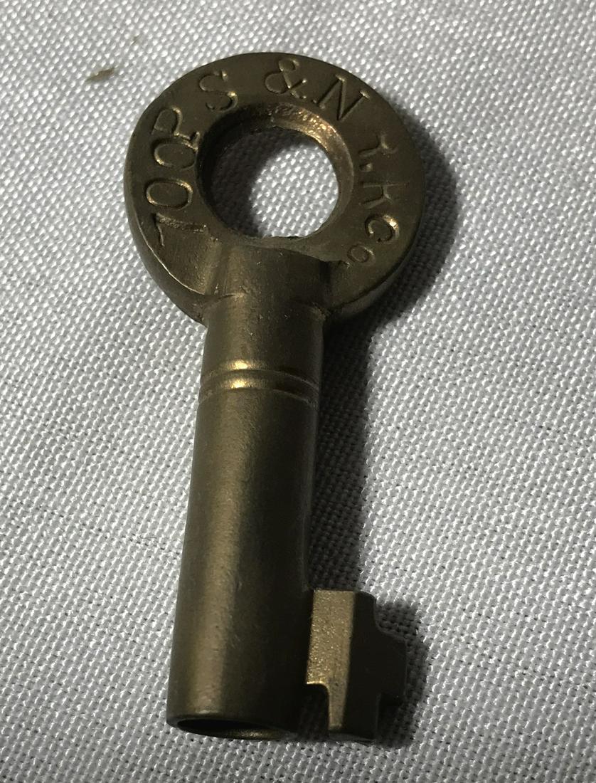 Railroad Key 700 P S & N RR . (1 of 2)