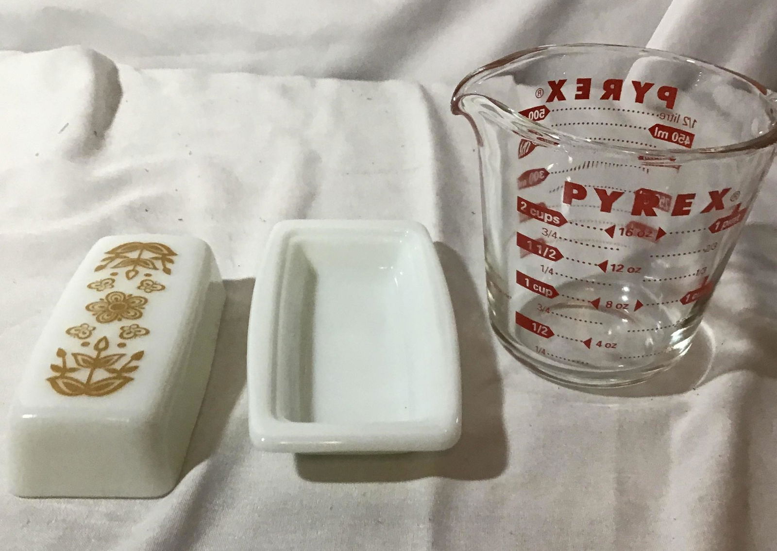 Pyrex Butter Dish & Measuring Cup (1 of 2)