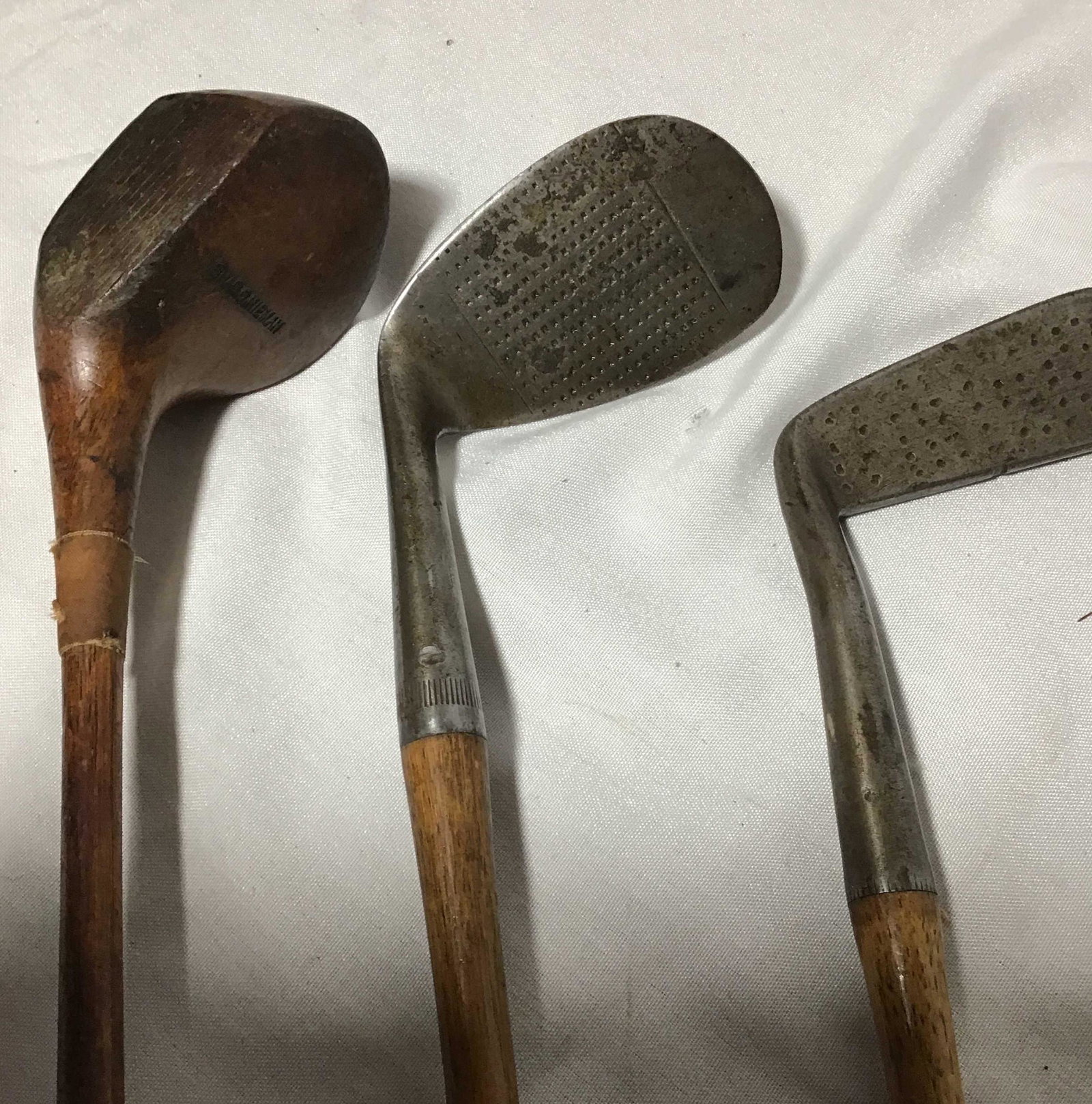 Vintage Hickory Wood Handle golf clubs (1 of 7)