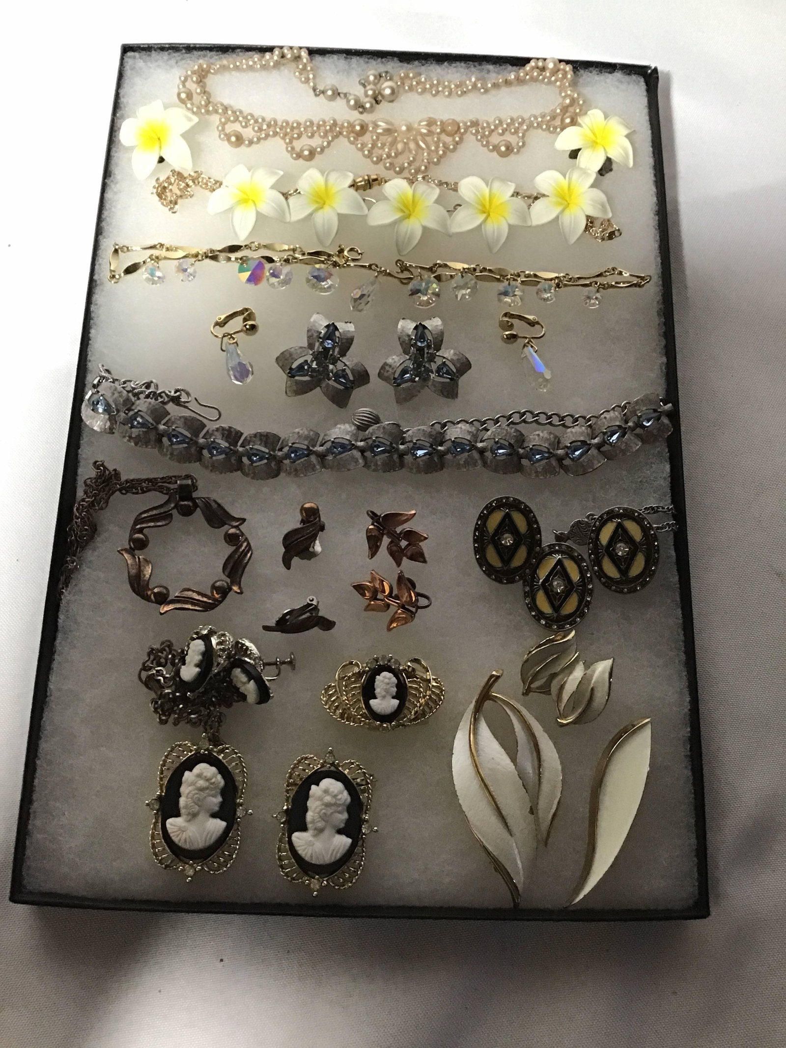 Collection of Costume Jewelry - 4 trays (1 of 5)