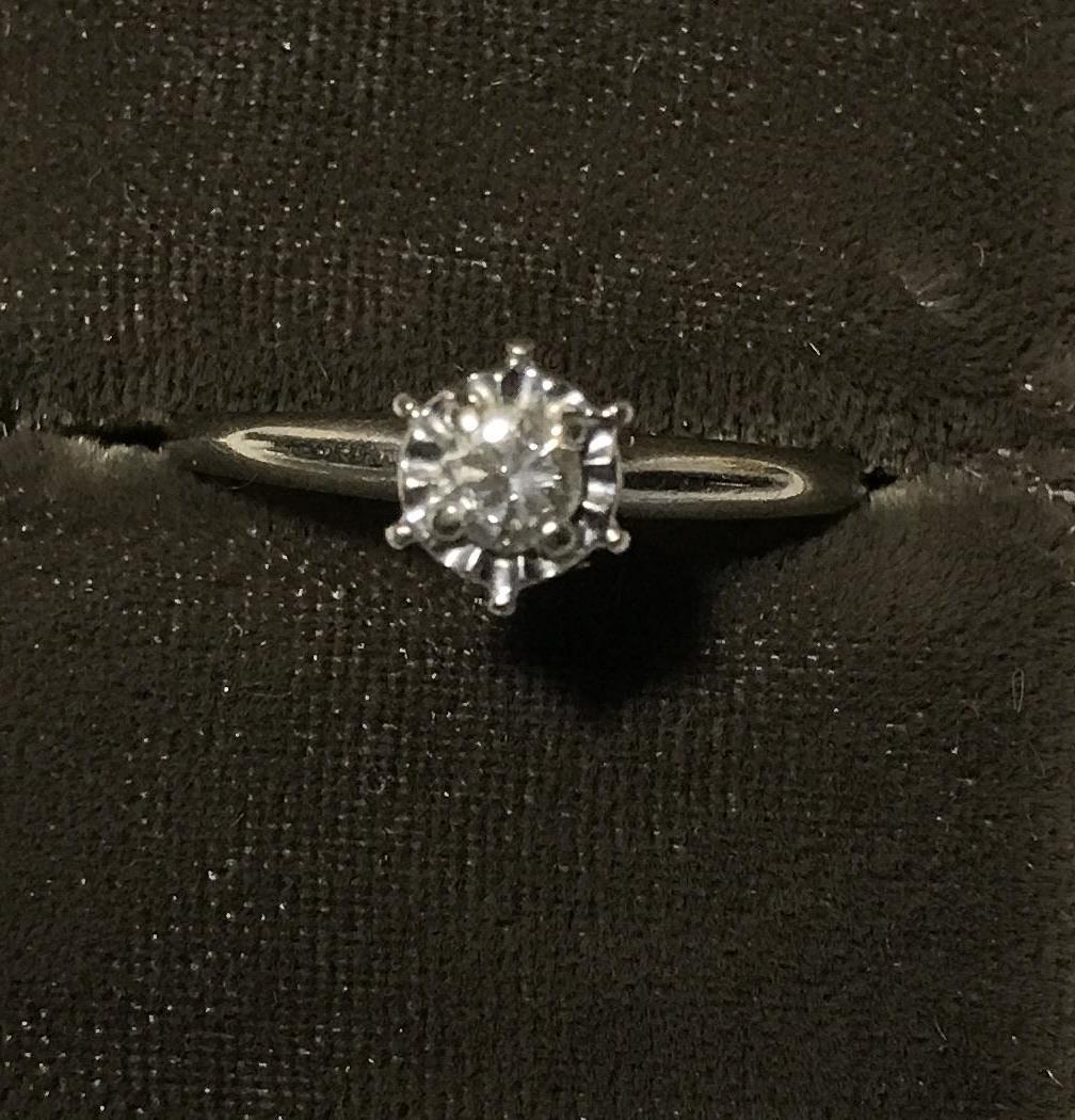 14 karat white gold "Jewels of joy" engagement: Ring 6 1/4