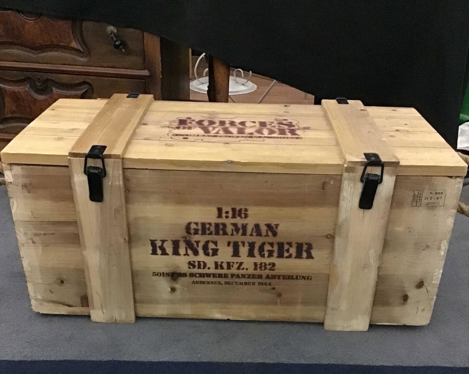 Forces of Valor Crate 116 German King Tiger  SD. (1 of 4)
